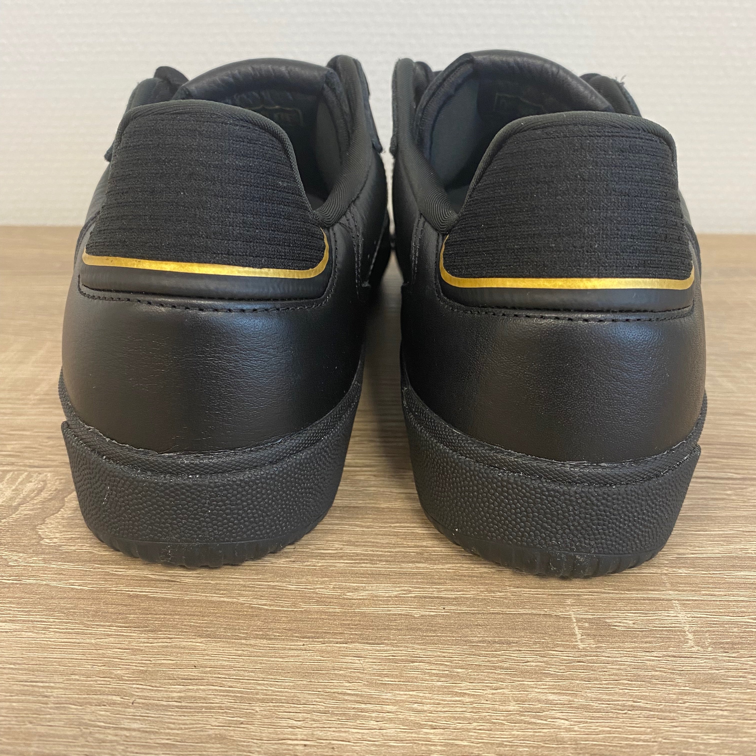 Adidas sneakers tyshawn low - black/black/white