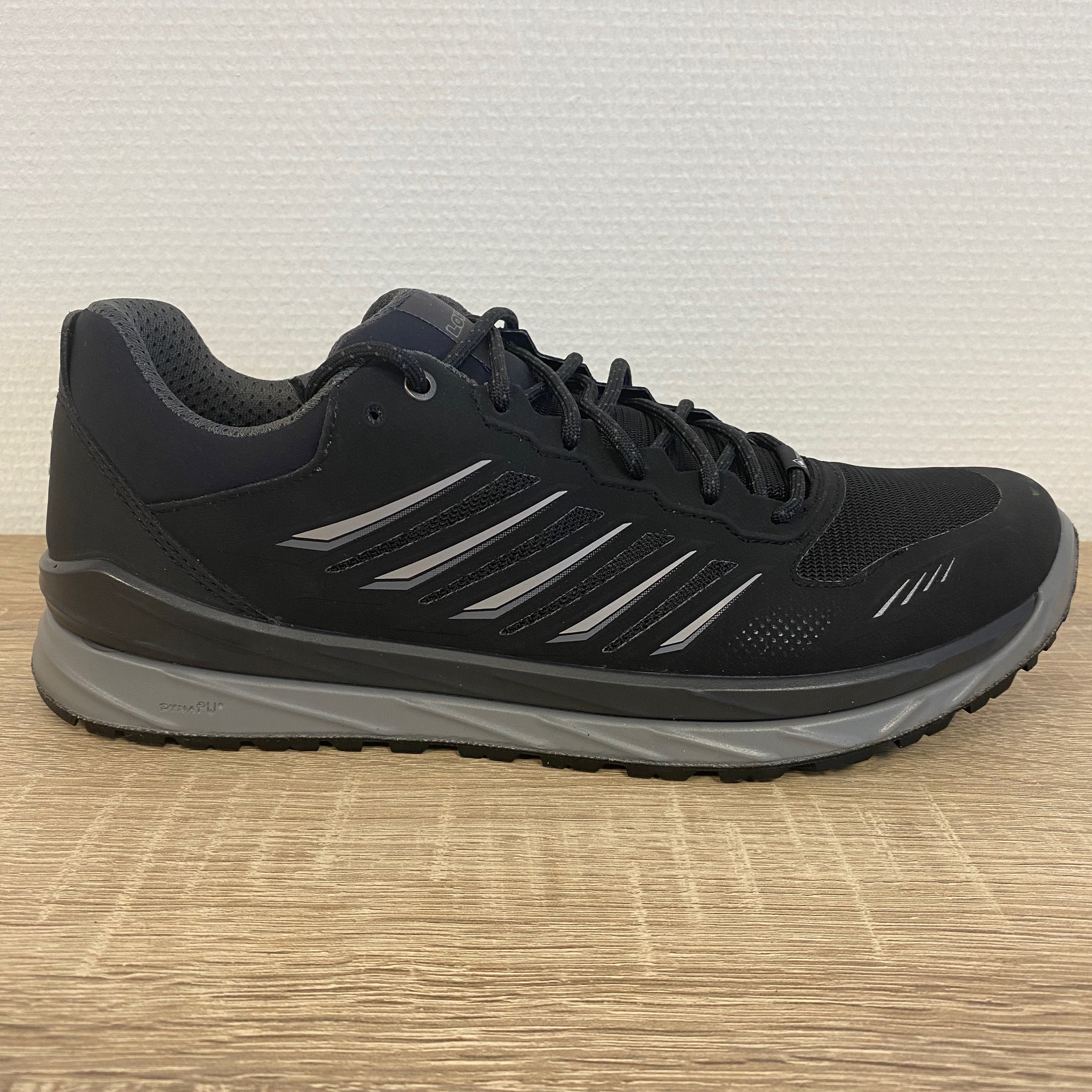 Lowa Axos GTX LO sneakers - black/grey
