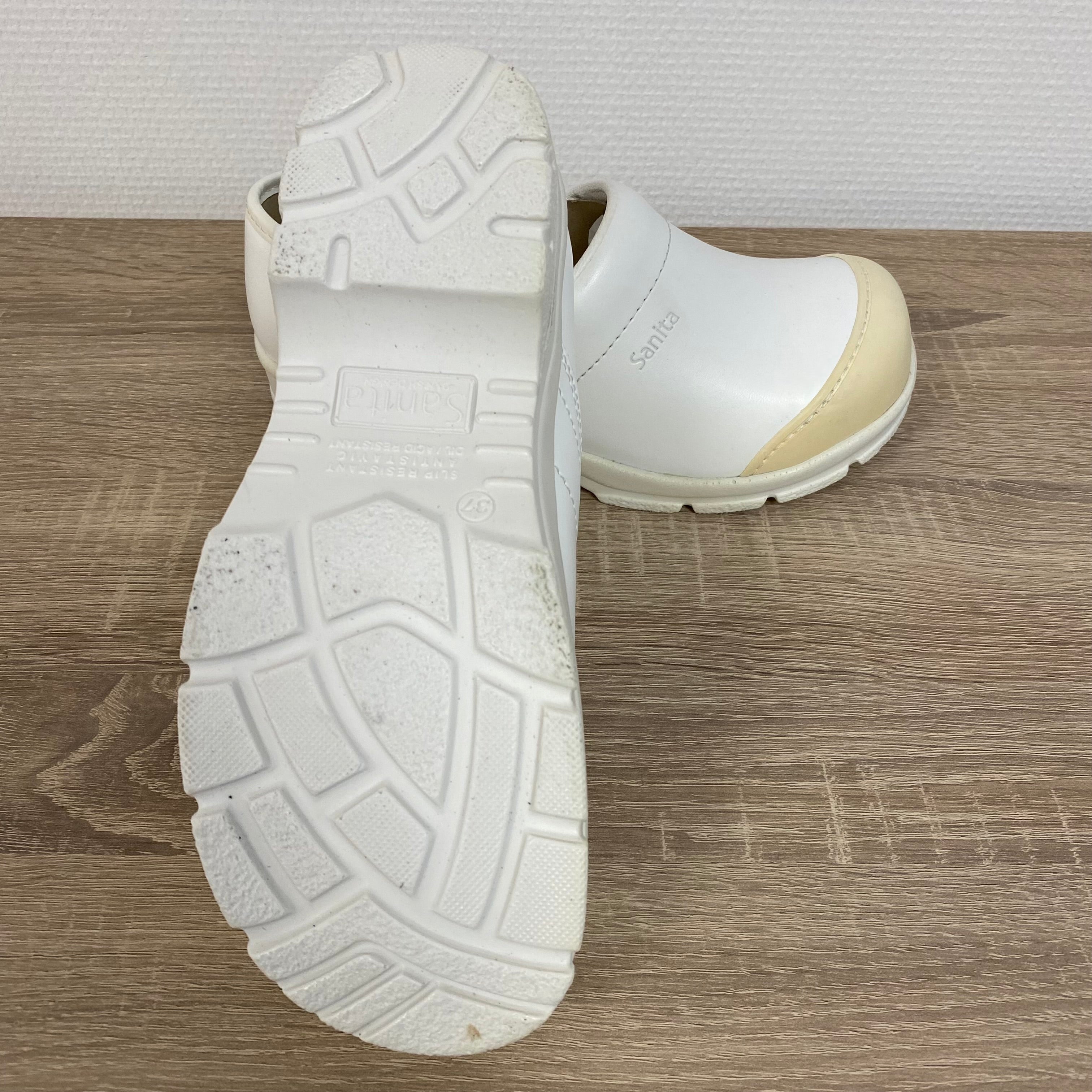 Sanita Duty Veiligheidsklomp Wit met Gesloten Hiel en Veiligheidsneus2